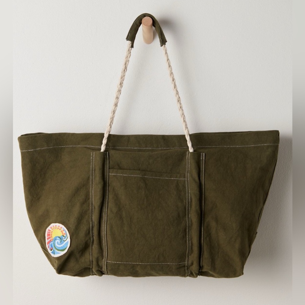 Free People Been there Badge Tote Bag NEW - Picture 3 of 7